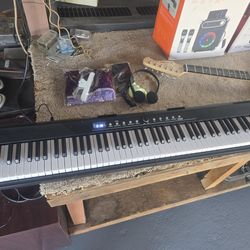 Brand new piano/keyboard