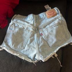 Levis 501 shorts size 26