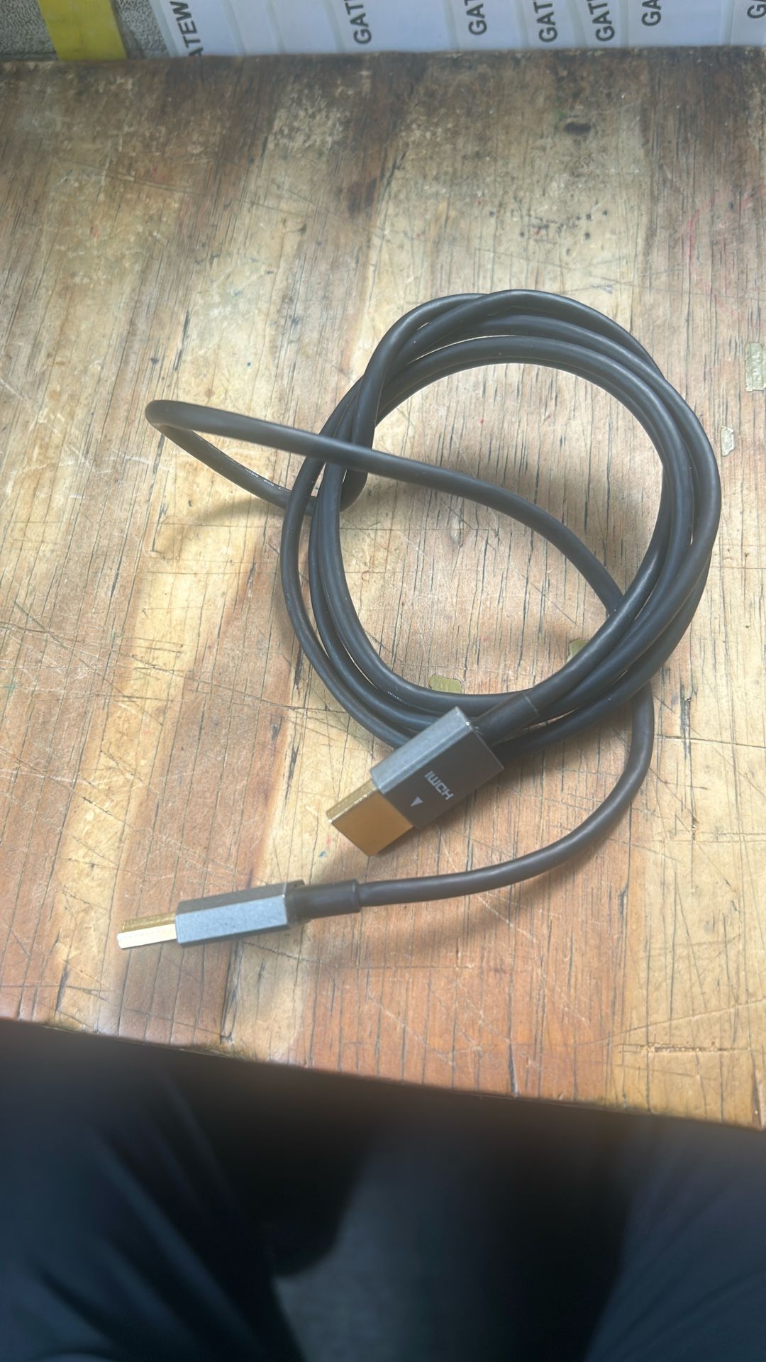 Rocketfish™ - 4' 4K UltraHD/HDR In-Wall Rated HDMI Cable - Black