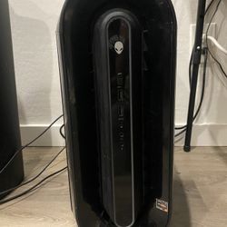 Alienware pc with a Koorui 144 monitor and 2tb samsung ssd