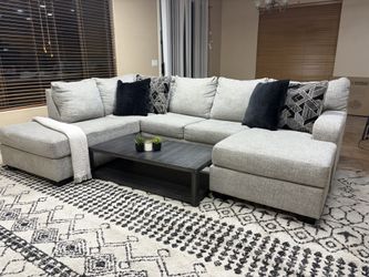 Ashley 2pc Megginson Sectional W Chaise