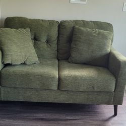 โBixler Tufted Olive Loveseat โ Excellent Condition! Must Sell by Sunday ๐๏ธโ