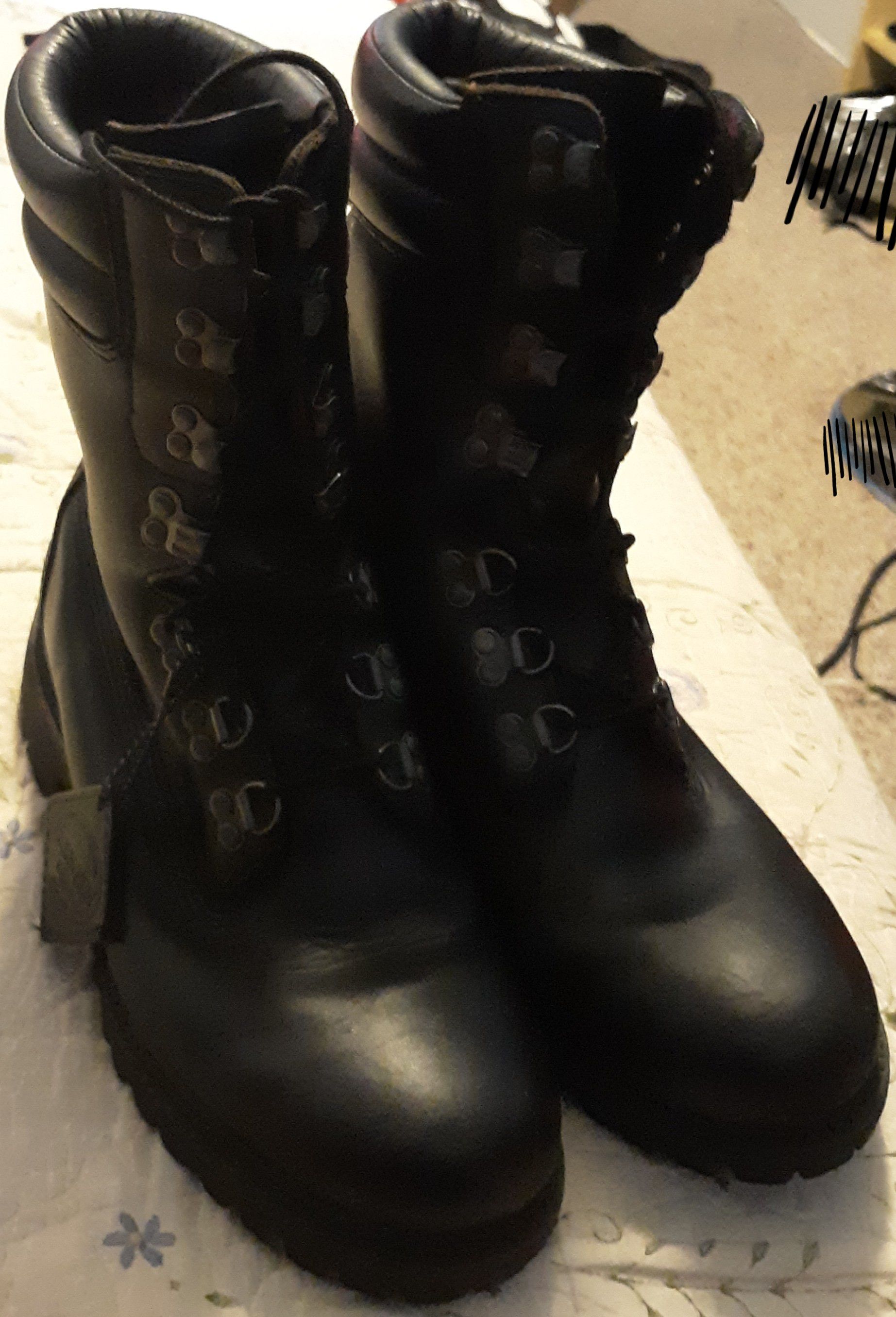 Timberland Vibram Men's Black Waterproof Boots size: 9.5 M. (2940)