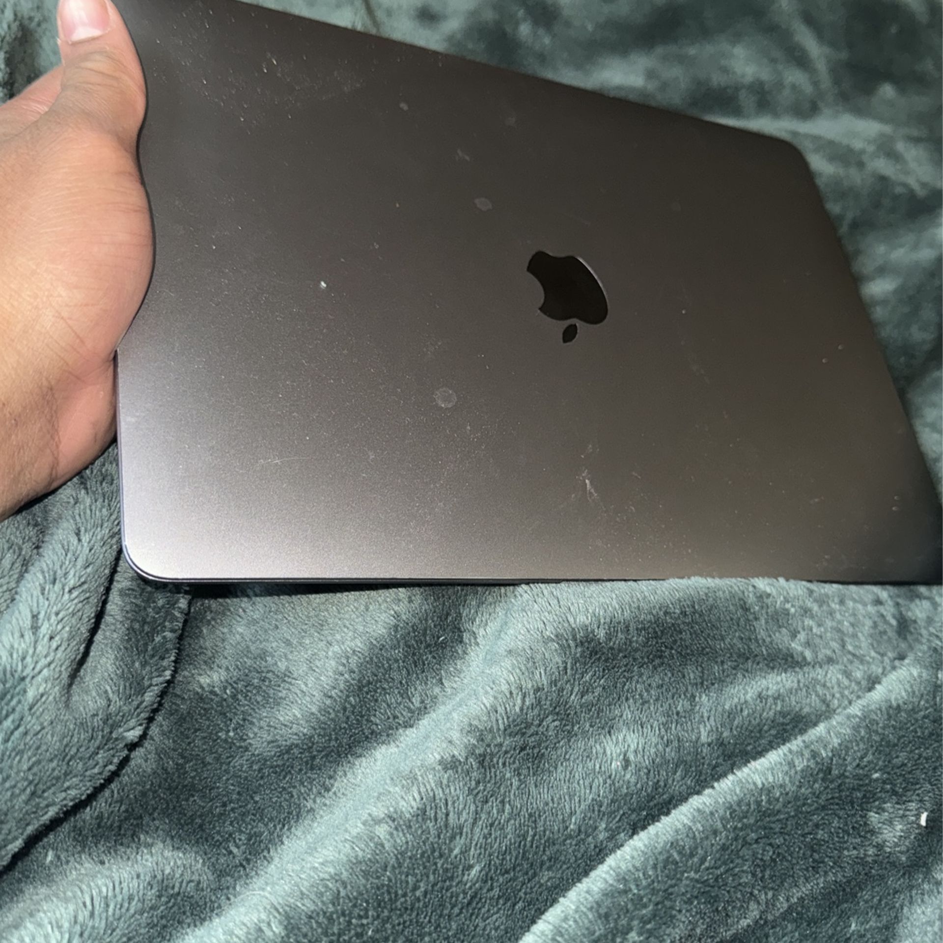 MacBook Air 2020 $600 OBO 