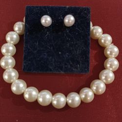 Very Nice Ladies Pearl Stretchey Band Bracelet & Matching Pearl Earrings 