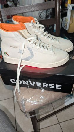 Bugs Bunny Converse w/box men's size 9.5 in women's size 11 like new