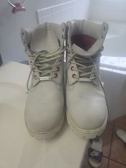 This is a limited edition Timberland Serpent 6-inch waterproof boot in white/light grey with an alligator or crocodile-embossed leather upper and copp