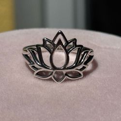 Lotus Flower Ring 💍 🪷 925 Sterling Silver  Size 8