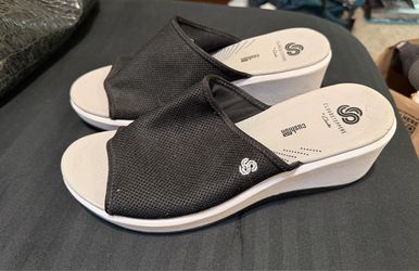 Women's Clarks Sandals Size 9