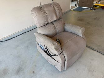 Power Lift Recliner - Golden Tech Maxicomfort - Like  New