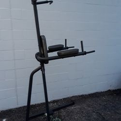Apex Pull Up Tower GYM Equipment Machine Like New. 