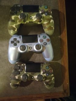 3 Ps4 Controllers