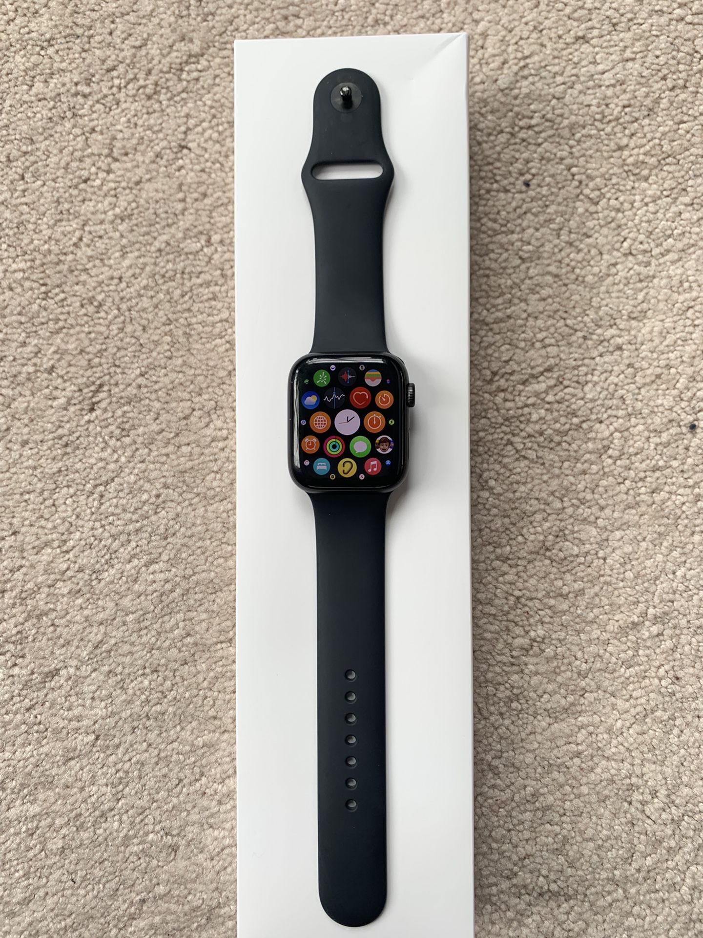 Barely used Apple Watch SE 44mm with Original Box and additional Bands 