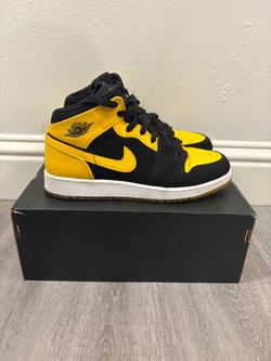 Nike Air Jordan 1 Mid New Love Black Yellow 6Y GS / Women’s 7.5