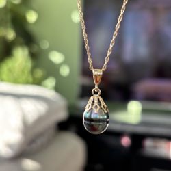 14K Black Pearl Pendant Necklace 