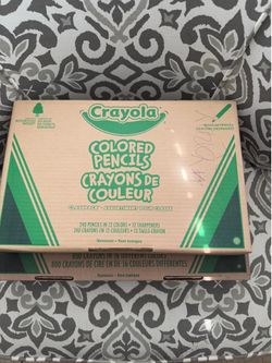 Crayola Colored Pencils Classroom Set w/ Sharpener