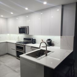 Custom Kitchen Cabinets in Doral – Showroom, Design, Personalized Service, Fast Delivery & Professional Installation 