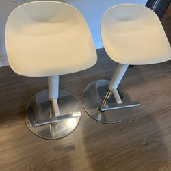 2 Barstools- MUST BE GONE BY 4/17/26