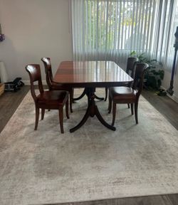 Mahogany Pedestal Dining Table with 4 Chairs