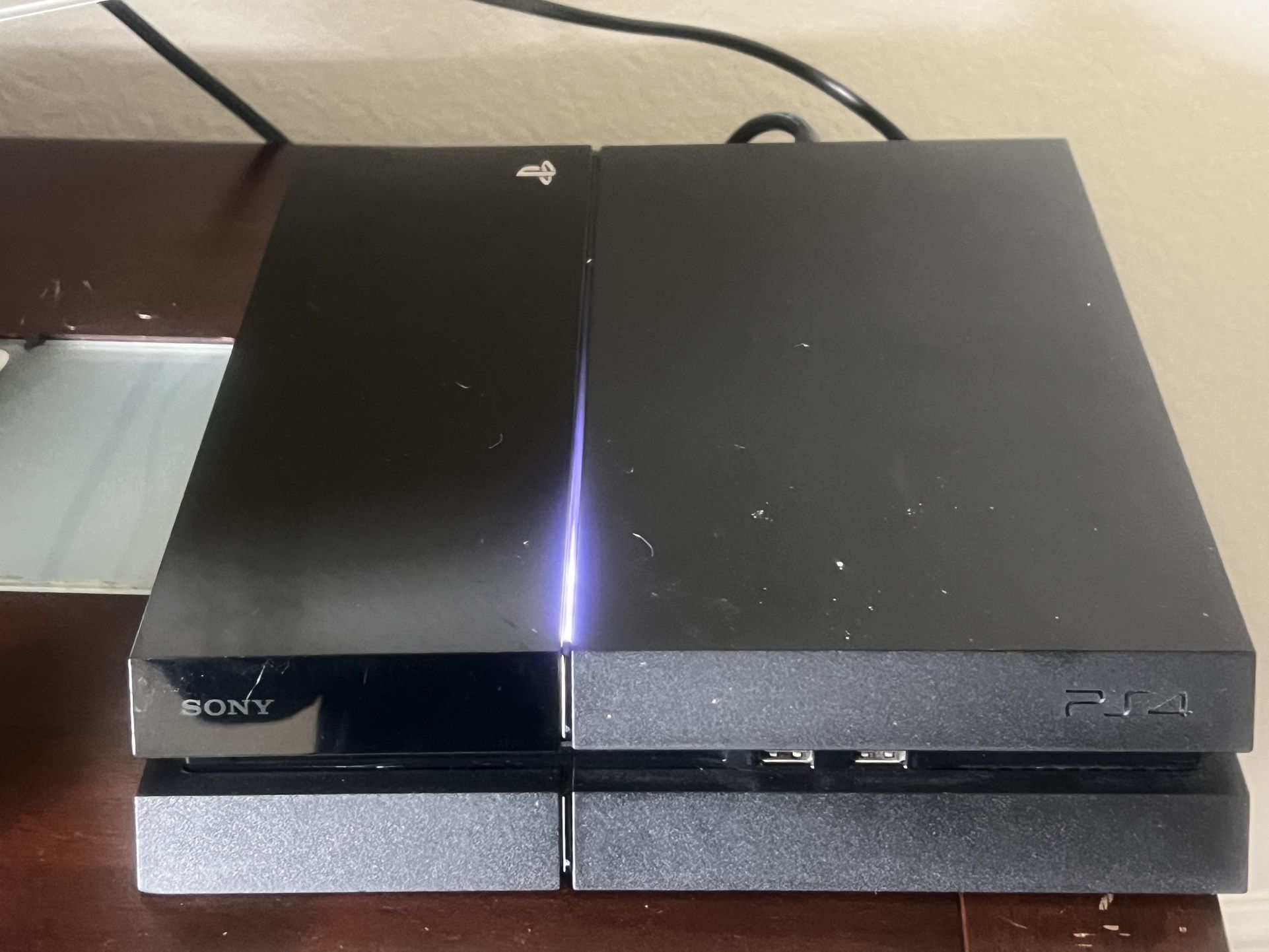 Playstation 4 - 500 GB With Games