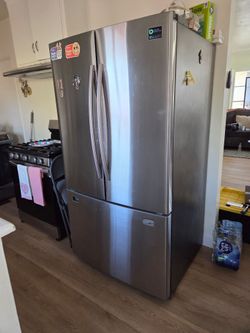 Refrigerator ice maker