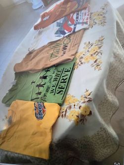 Vendo mas de 40 camisas en Varios Colores Y Medidas Para Iglesias