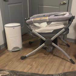 Graco Portable, Vibrating Bassinet And New Dékor Diaper Genie