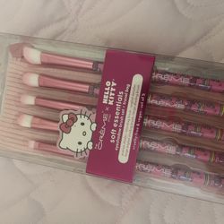 Hello Kitty Brushes (CRÈME)