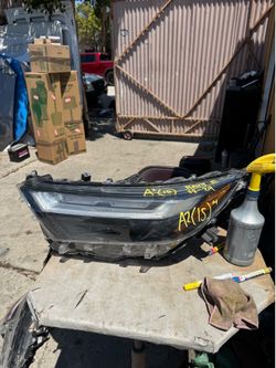 Toyota RAV4 LEFT USED OEM HEADLIGHT (2022-2024)