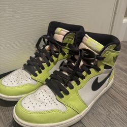 Nike Jordan’s Yellow/Lime Green Size 7.5