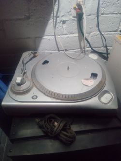 +4                    This is an ION Audio TTUSB USB-enabled belt-drive turntable featuring a silver plastic chassis, adjustable anti-skate control, a