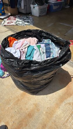 Lot of toddler clothes boy/girl.