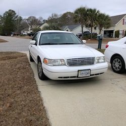 2003 Ford Crown Victoria