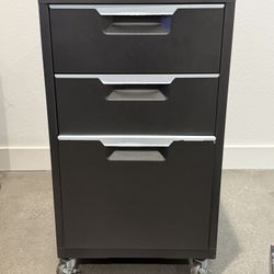 Rolling Metal File Cabinet – 3 Drawer – Great Condition