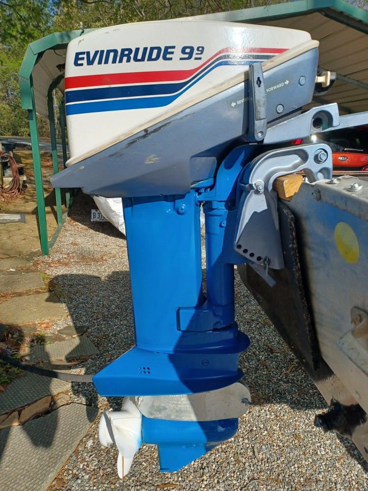 9.9 HP Evinrude Outboard Motor