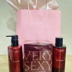 💝Brand new Victoria’s Secret Fragrances set includes Perfume,mist and lotion 💝Pick up in west Lancaster. More items available ❣️