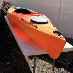 Quantum 124 (10' Feet 4"inches) Kayak  by  Future Beach  Sit-in Kayak  “Includes double-bladed paddle.”