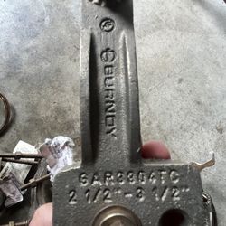 Burndy Ground Clamp 2 1/2" To 3 1/2"