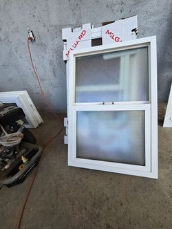 24x36 Frosted Bathroom Window *Great Condition