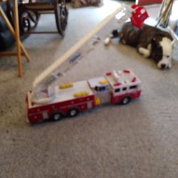GIANT  TONKA. FIRETRUCK. BATTERY OPERATED. BOOM UP. DOWN. SIDE TO SIDE.   TRUCK IS 30" LONG   LADDER IS 48" LONG. 