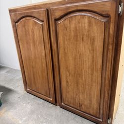 Free-3 Nice Cabinets- Upper, Oak. 