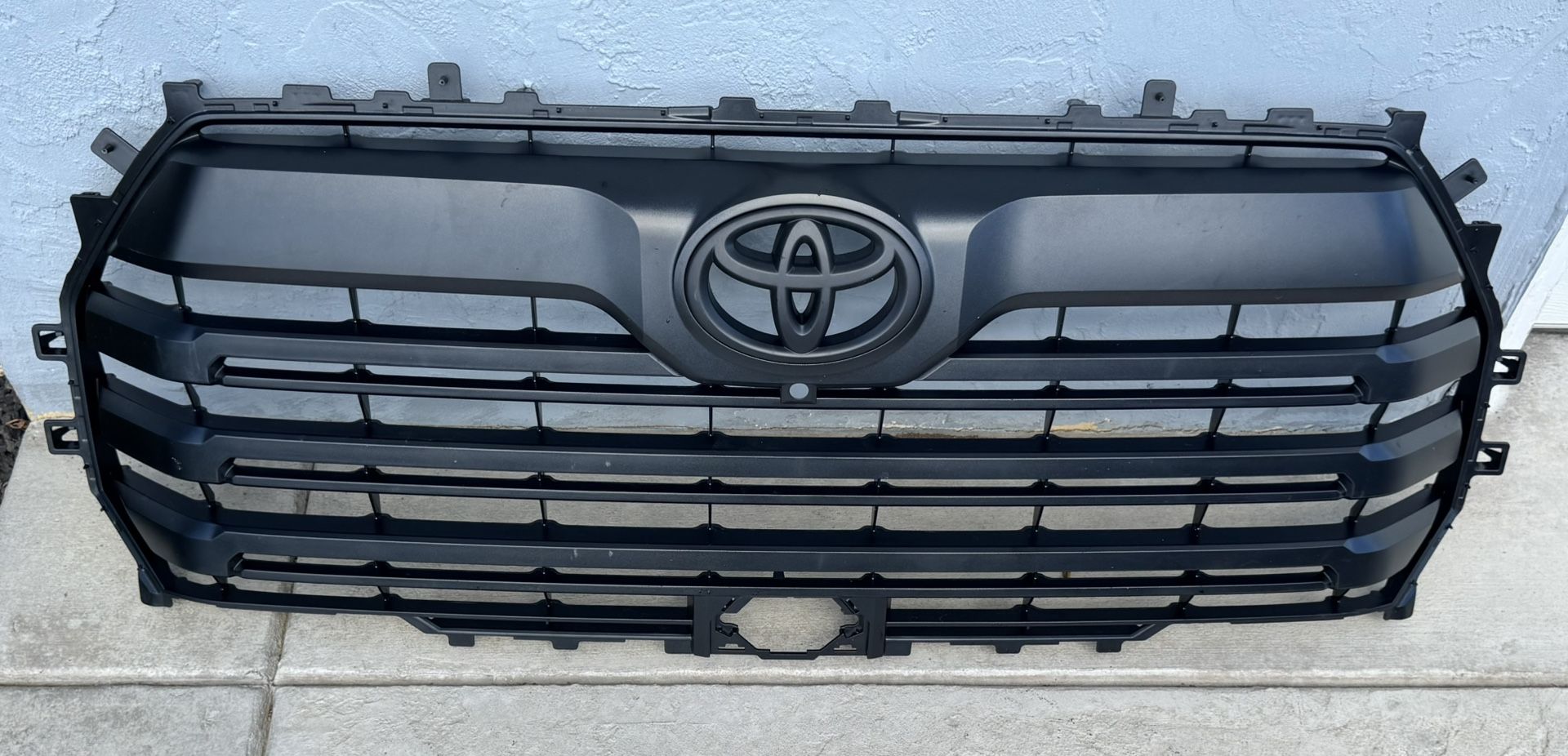 2022-2024 Toyota Tundra Grill OEM Part # 53114-0C430 - Good condition