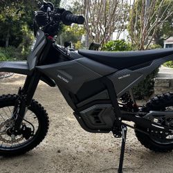 EM-5 2500W Electric Dirt Bike | 37 MPH | Hydraulic Suspension |