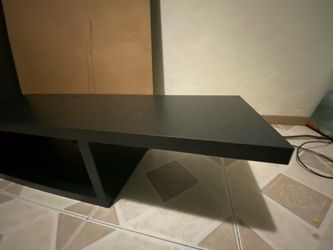 Mueble de pared y espejo $25/$20  Wall unit and mirror