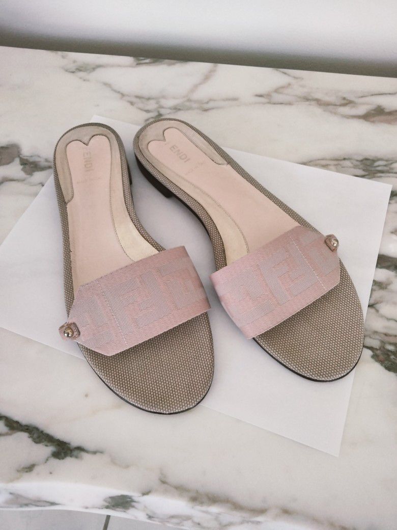 Fendi Embroidered sandals & handbag - Pink 