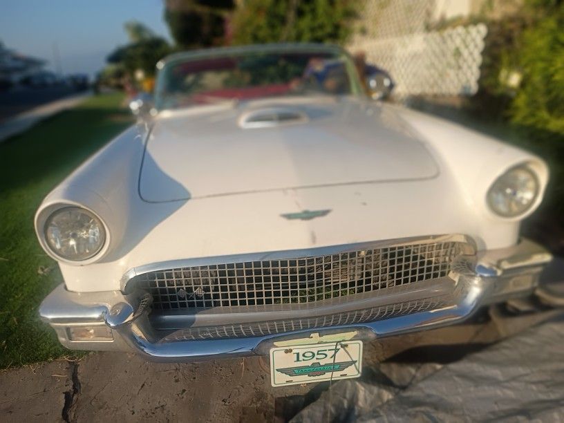 1957 Ford Thunderbird