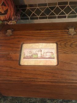 Vintage wooden bread box 1980’s