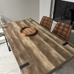 Dining Table With (4) Matching Chairs! 