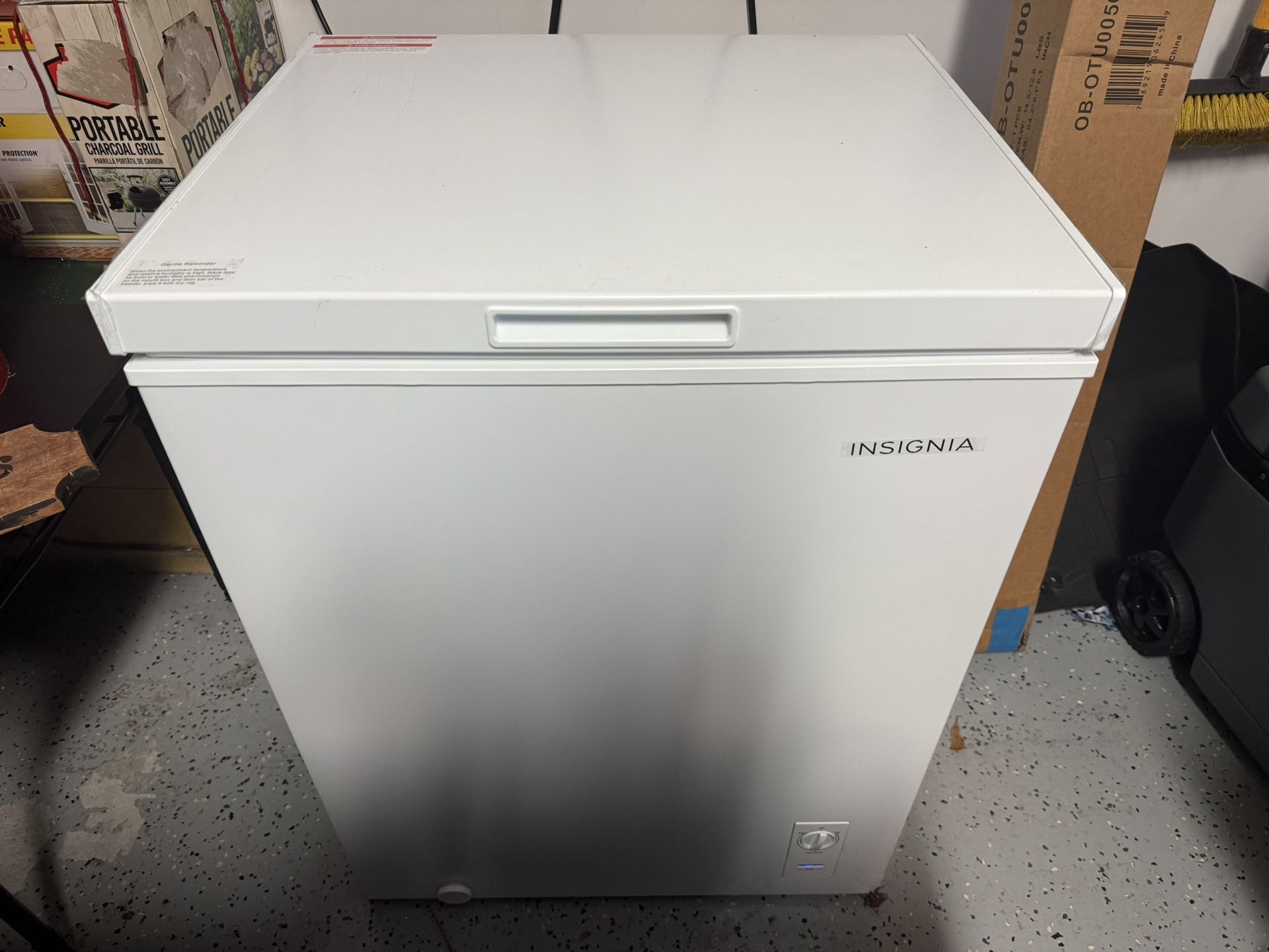Insignia Chest Freezer 5.0 Cubic Feet