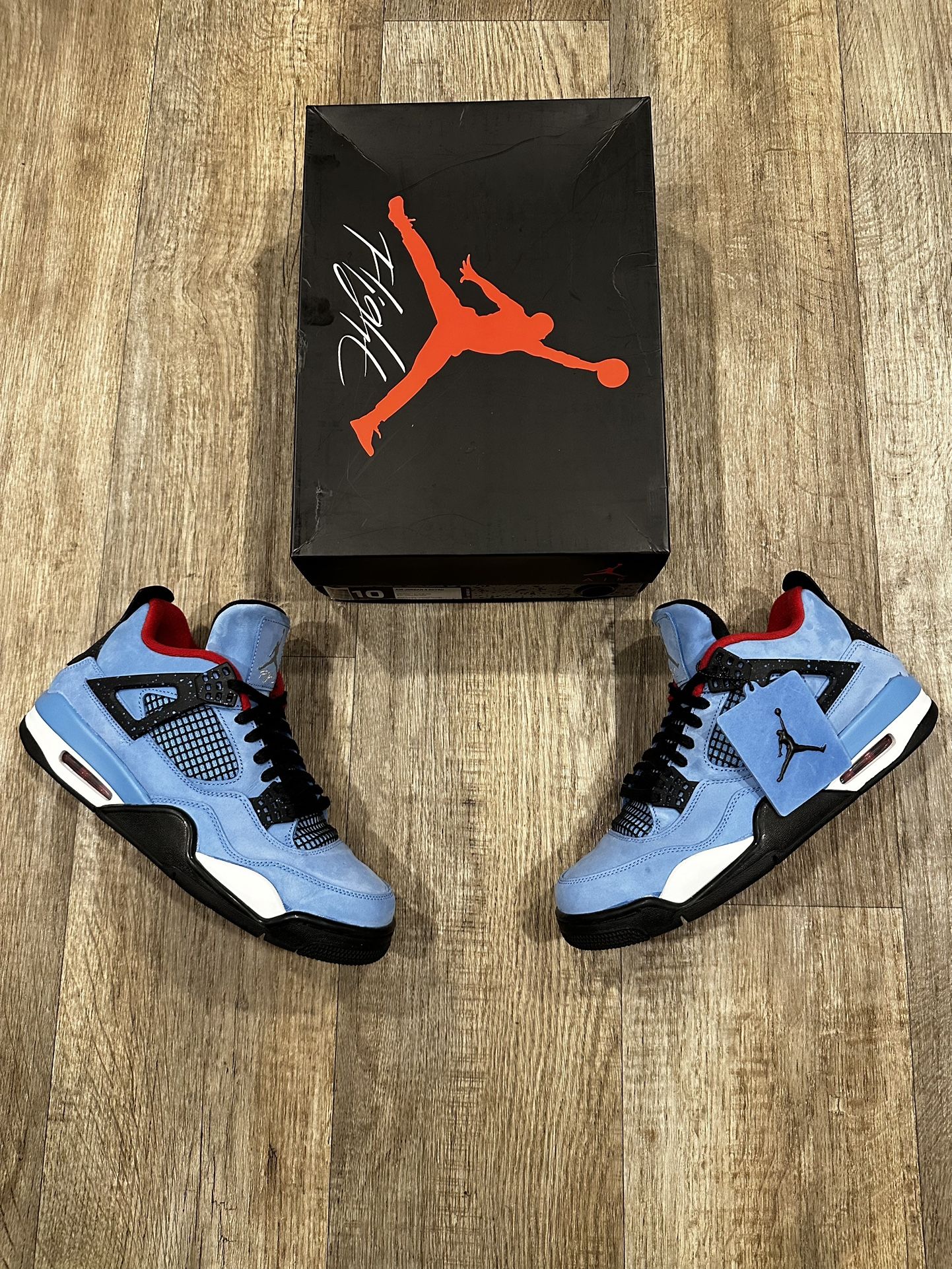 Travis Scott Jordan 4